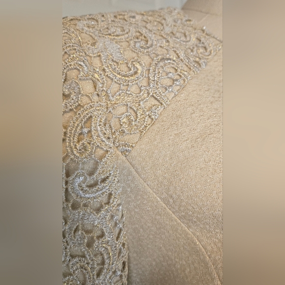 Tahari Luxe Lace metallic skirt suit - size. 6 - Picture 10 of 13